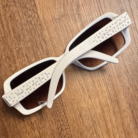 Fossil Sunglasses- Lindy- ASO Hannah Montana inspired white version - Picture 1 of 7